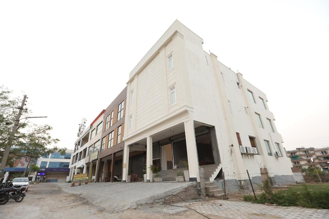 Oyo 43009 The Palm Green Hotel Indraprastha Exterior foto