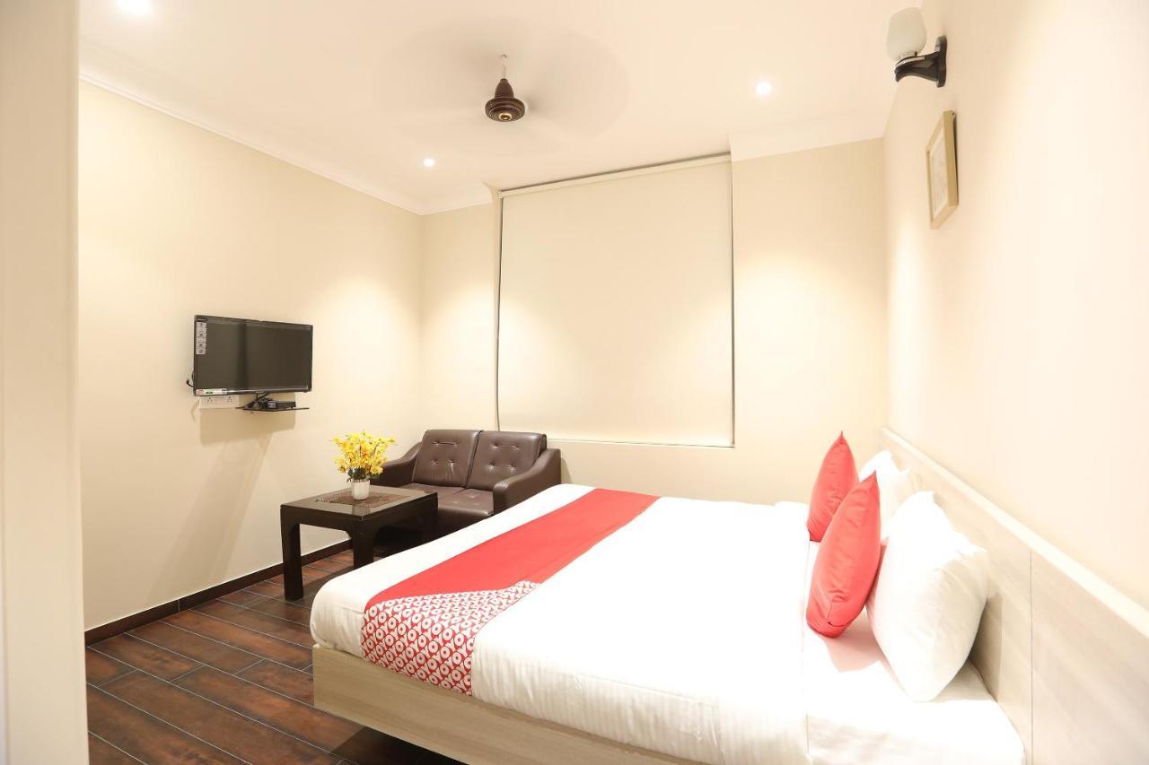 Oyo 43009 The Palm Green Hotel Indraprastha Exterior foto